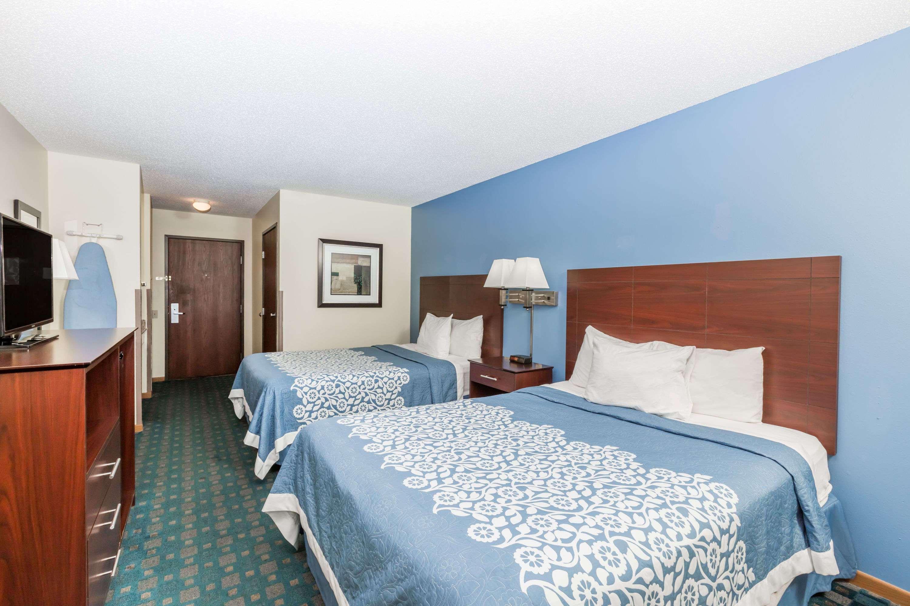 Days By Wyndham Sioux Motel